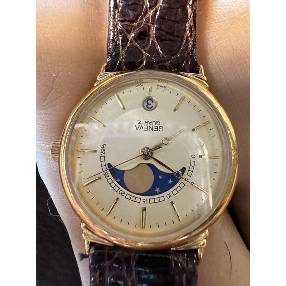 -WATCH WOMEN VTG Rare Moon Phase W/Date Geneva Quartz Watch - Picture 3 of 11
